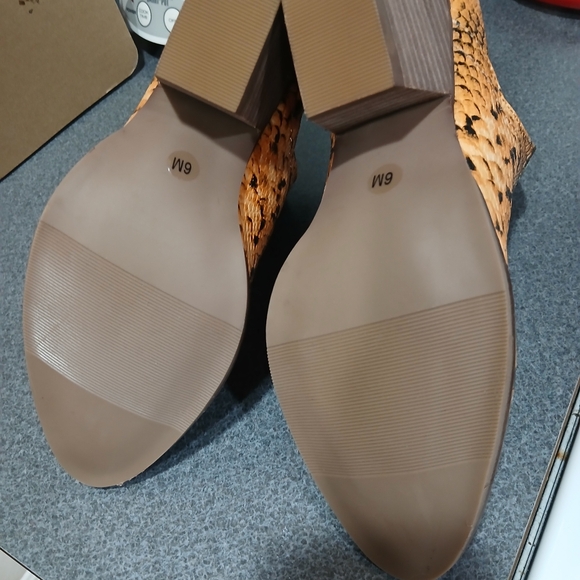 NWB COCONUTS BY MATISSE TRADER SNAKE PRINT BOOTIES, 6M - Picture 2 of 13